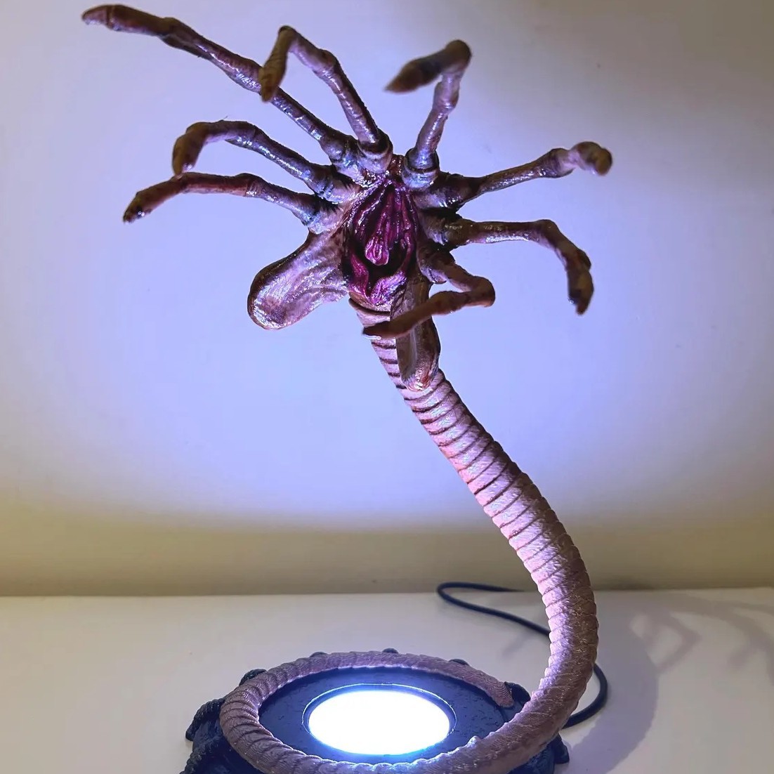 Alien Facehugger Lamp Nightlig - огляд і ціна Neon Sign Party