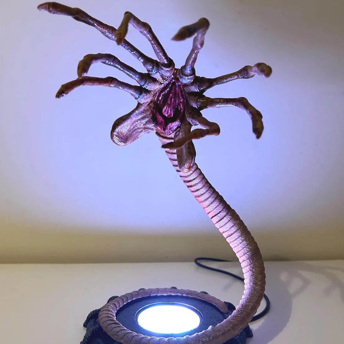 Alien Facehugger Lamp Nightlig - огляд і ціна Neon Sign Party